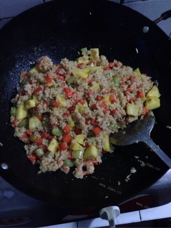 可口的菠萝炒饭