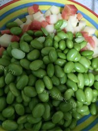 家常菜毛豆炒鸡丁做法图解2)