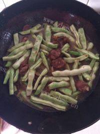 腊肠芸豆焖面做法图解6)