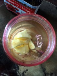 美味莓汁苹果奶昔做法图解2)