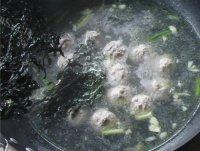 家常菜紫菜肉丸汤做法图解7)