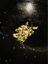 色香味浓的凉拌木耳做法图解3)