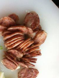 美味的腊肠土豆焖饭做法图解1)