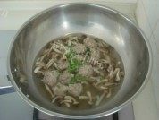 美味的蟹味菇肉丸汤