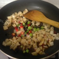 DIY彩椒藕丁做法图解6)