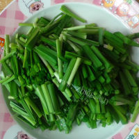 美味的韭菜梗爆炒淡菜做法图解3)