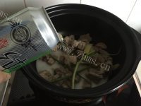 西红柿土豆牛腩煲做法图解3)