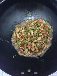 香气逼人的酸豆角肉末
