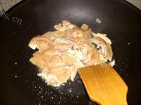 玉盘珍馐的芹菜炒肉丝做法图解3)