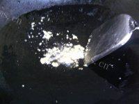 自制腊肉炒荷兰豆做法图解4)