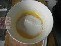 自制葡萄干戚风蛋糕做法图解8)