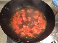 美味的番茄金针菇汤做法图解5)