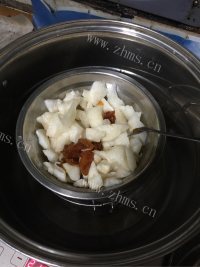 雪梨蒸枇杷做法图解4)