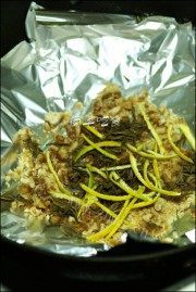 美味的桔皮茶熏排骨做法图解3)