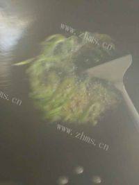 美味的茭白炒肉做法图解5)