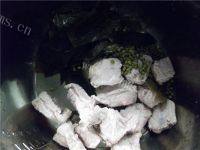 自制海带绿豆排骨汤做法图解3)