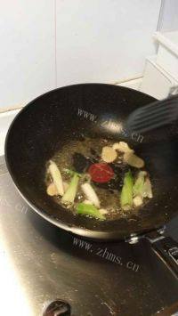家常菜炖刀鱼做法图解2)