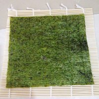 美味的番茄寿司卷做法图解5)