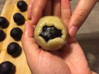 美味乌豆沙蛋黄广式月饼做法图解7)