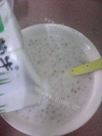 自制牛奶西米露做法图解3)