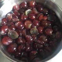 美味的红提子果酱做法图解3)