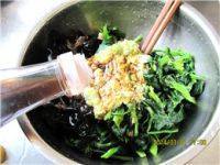 家常菜木耳拌菠菜做法图解6)