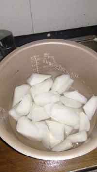 萝卜排骨汤做法图解2)