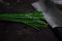 美味的葱爆小江虾做法图解2)