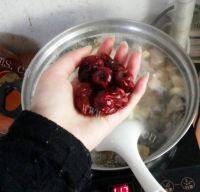 妈妈做的香菇炖鸡汤做法图解7)