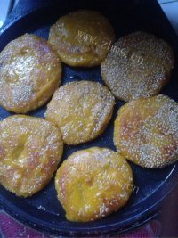 自制南瓜芝麻饼做法图解7)