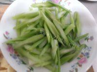 香糯的芹菜炒鸡蛋做法图解3)