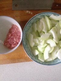 家常菜肉末烧冬瓜做法图解2)