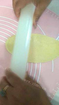 美味的红豆蛋黄酥做法图解11)