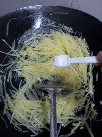 #营养美食#酸辣土豆丝做法图解6)