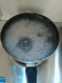 美味的杨梅芋圆西米露做法图解2)