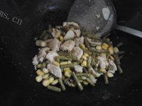 家常菜酸豆角炒肉做法图解6)