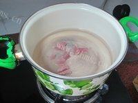 美味的紫菜瘦肉蛋花汤做法图解2)