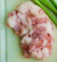 家常菜蒜苔炒肉做法图解1)