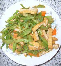 家常菜芹菜炒豆腐干