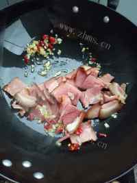 色泽鲜亮的蒜薹炒腊肉做法图解5)