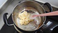 鲜香可口的冻卡仕达泡芙做法图解4)