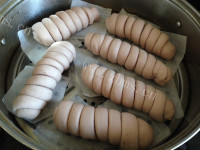 自制豆沙卷做法图解13)