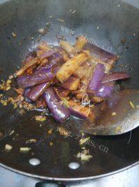好吃的咸鱼茄子煲做法图解7)