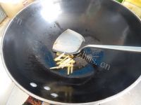 特下饭的韭菜炒鱿鱼做法图解4)