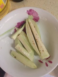 家常菜鱼香茄子做法图解1)