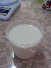 美味的奶茶做法图解2)