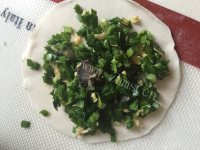 美味的三鲜韭菜盒子做法图解8)