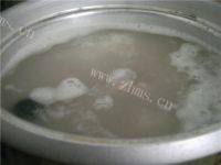 十分好吃的皮蛋瘦肉粥做法图解4)
