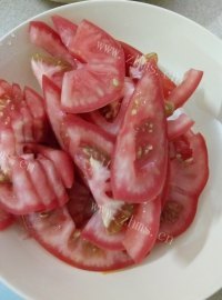 家常菜番茄炒猪肉做法图解2)