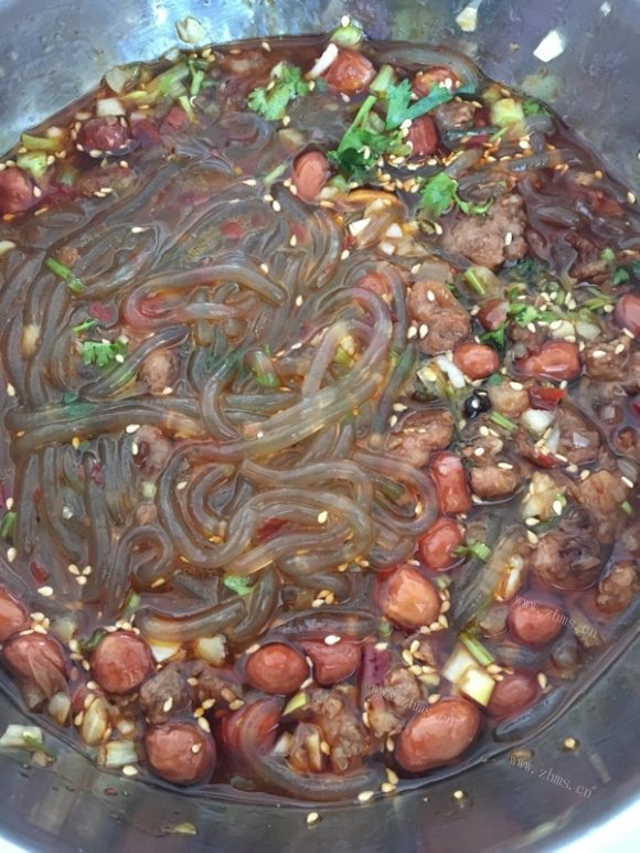 美味佳肴般的酸辣粉